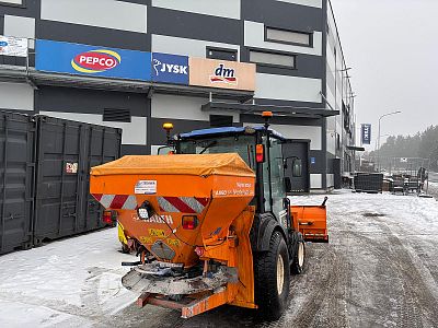 Úklid sněhu a posyp chodníků a silnic
